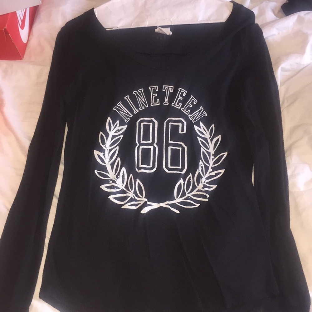 Black, VS, longsleeve